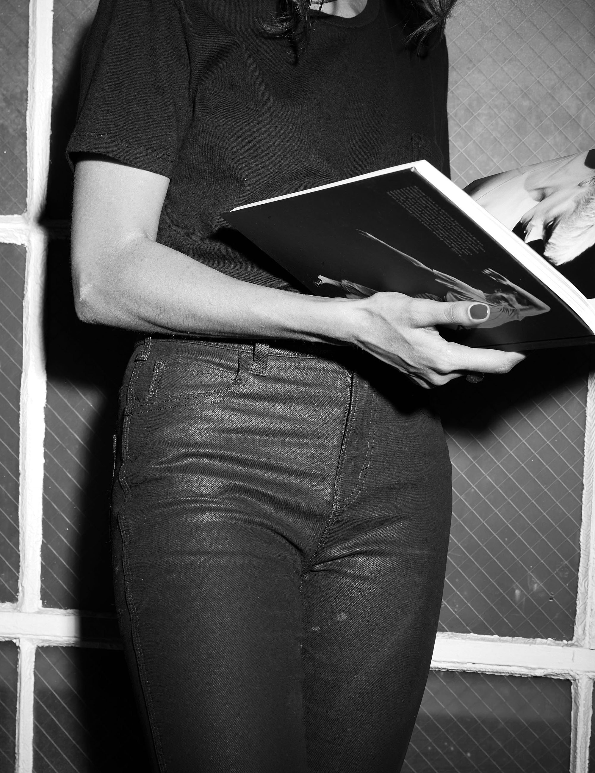 JEAN 8 in black glaze
